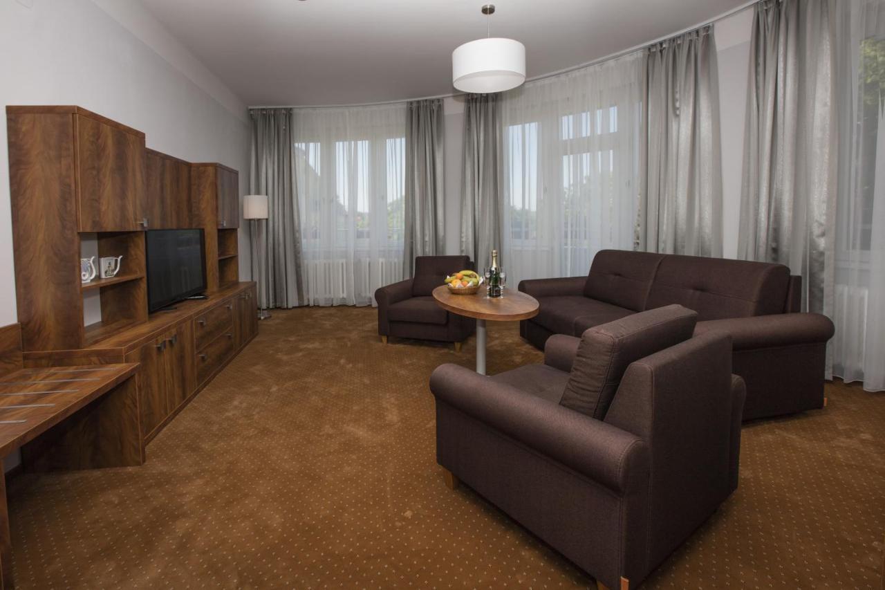 Hotel Bellevue Tlapak Poděbrady Exteriör bild