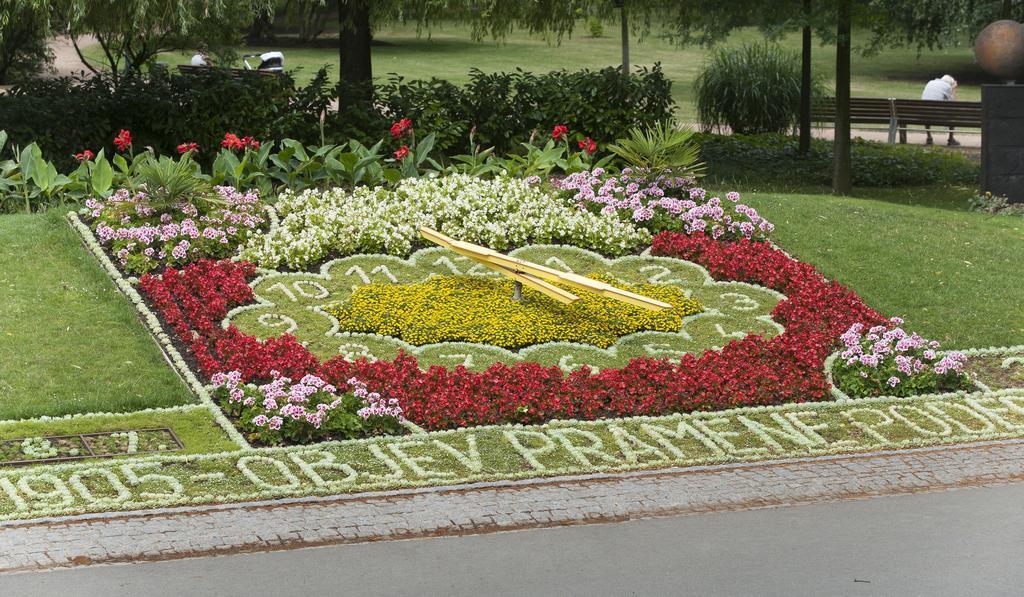 Hotel Bellevue Tlapak Poděbrady Exteriör bild