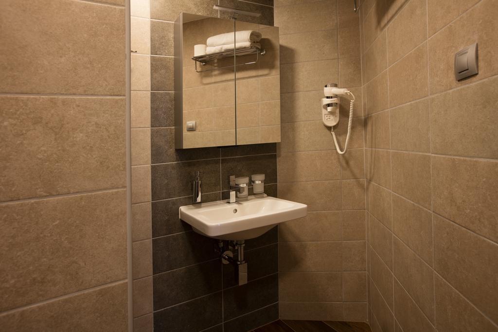 Hotel Bellevue Tlapak Poděbrady Exteriör bild
