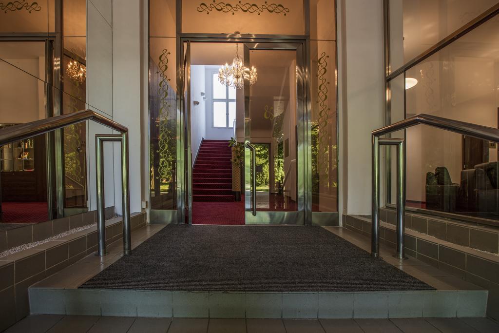 Hotel Bellevue Tlapak Poděbrady Exteriör bild