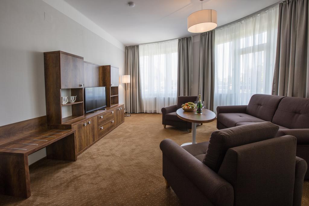 Hotel Bellevue Tlapak Poděbrady Exteriör bild