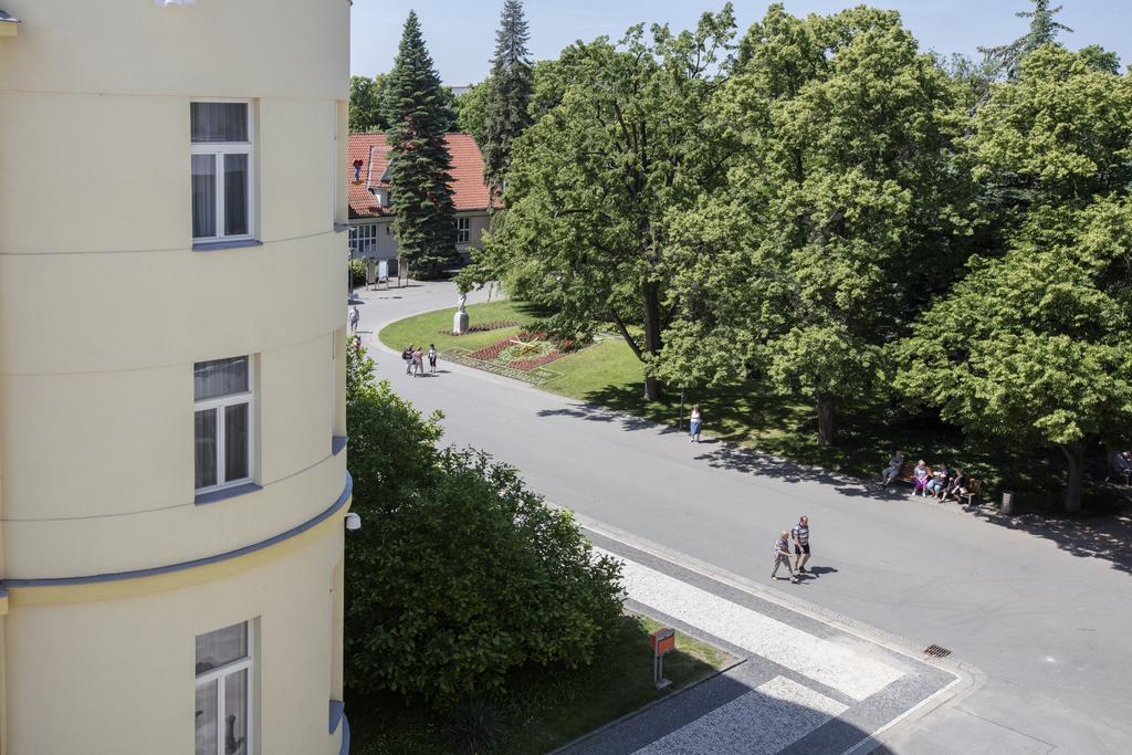 Hotel Bellevue Tlapak Poděbrady Exteriör bild