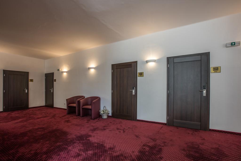 Hotel Bellevue Tlapak Poděbrady Exteriör bild